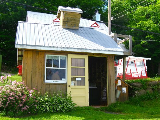 CANADA: Maple Shack in Quebec | TheWanderingHousewife.com