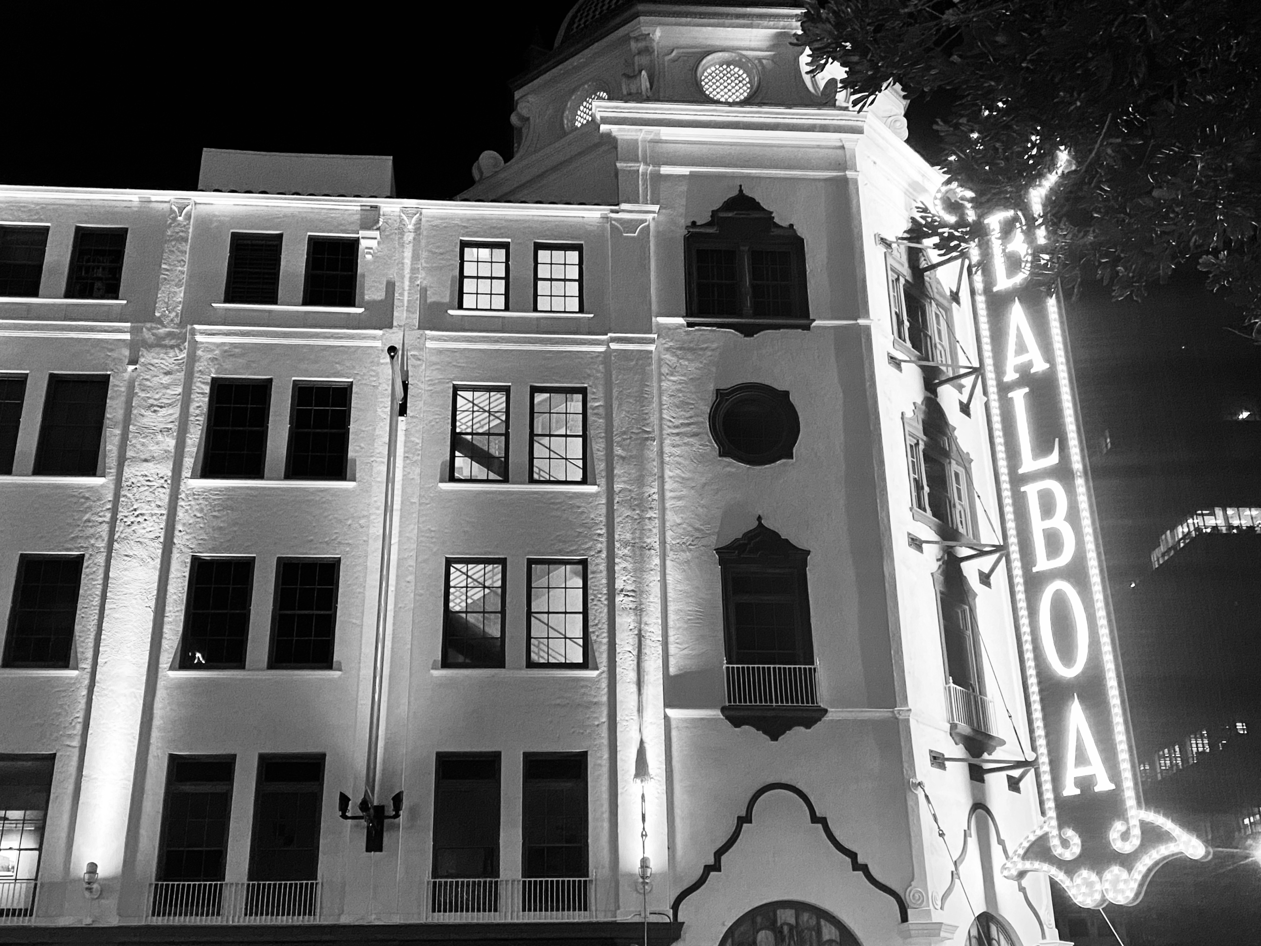 What a 40-Year Local (and a Girlfriend) Learned on the Gaslamp District Tour | THEWANDERINGHOUSEWIFE.COM