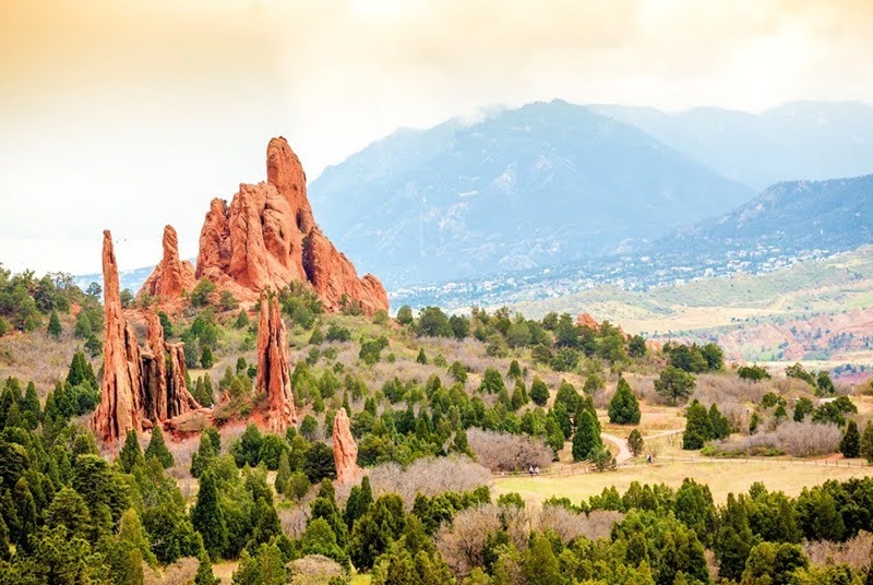 Garden of the Gods — 15 Places to Visit in Colorado | THEWANDERINGHOUSEWIFE.COM